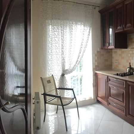 Cozy Studio Near Greek Square Odesa Exterior photo