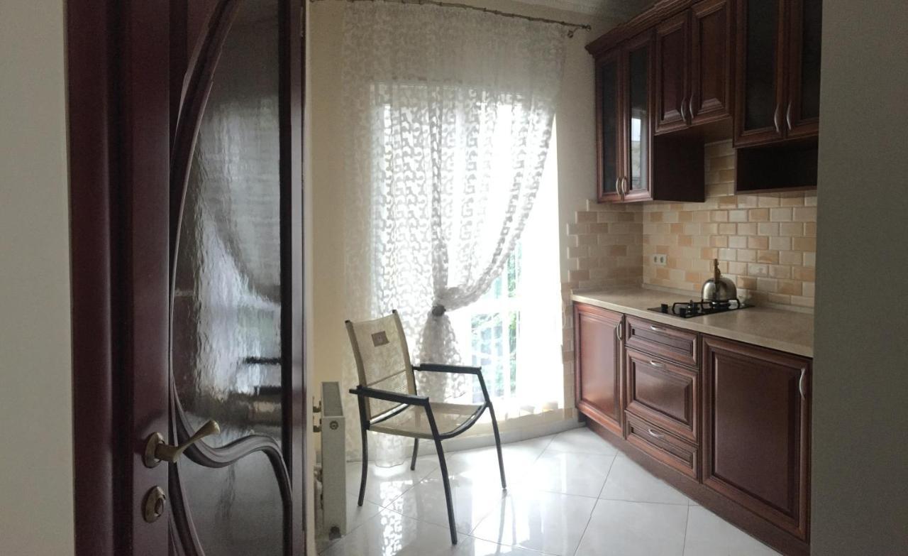 Cozy Studio Near Greek Square Odesa Exterior photo