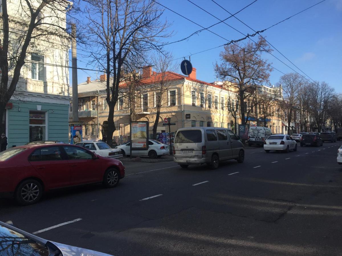 Cozy Studio Near Greek Square Odesa Exterior photo